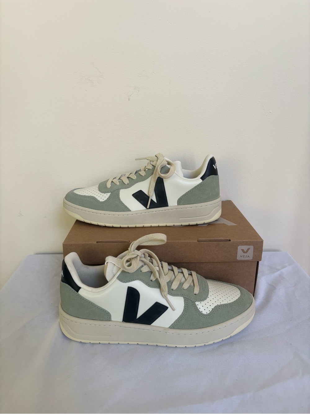Veja V-10 Pure Black Clay Prime Leather sz 10 Womens Eu 41 Sneakers NWB